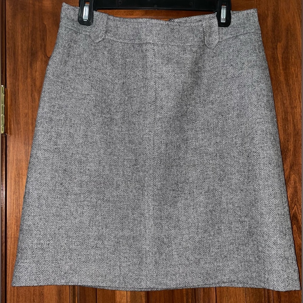 TALBOTS Women’s Skirt. Grey & Black Twead Color. Size 6